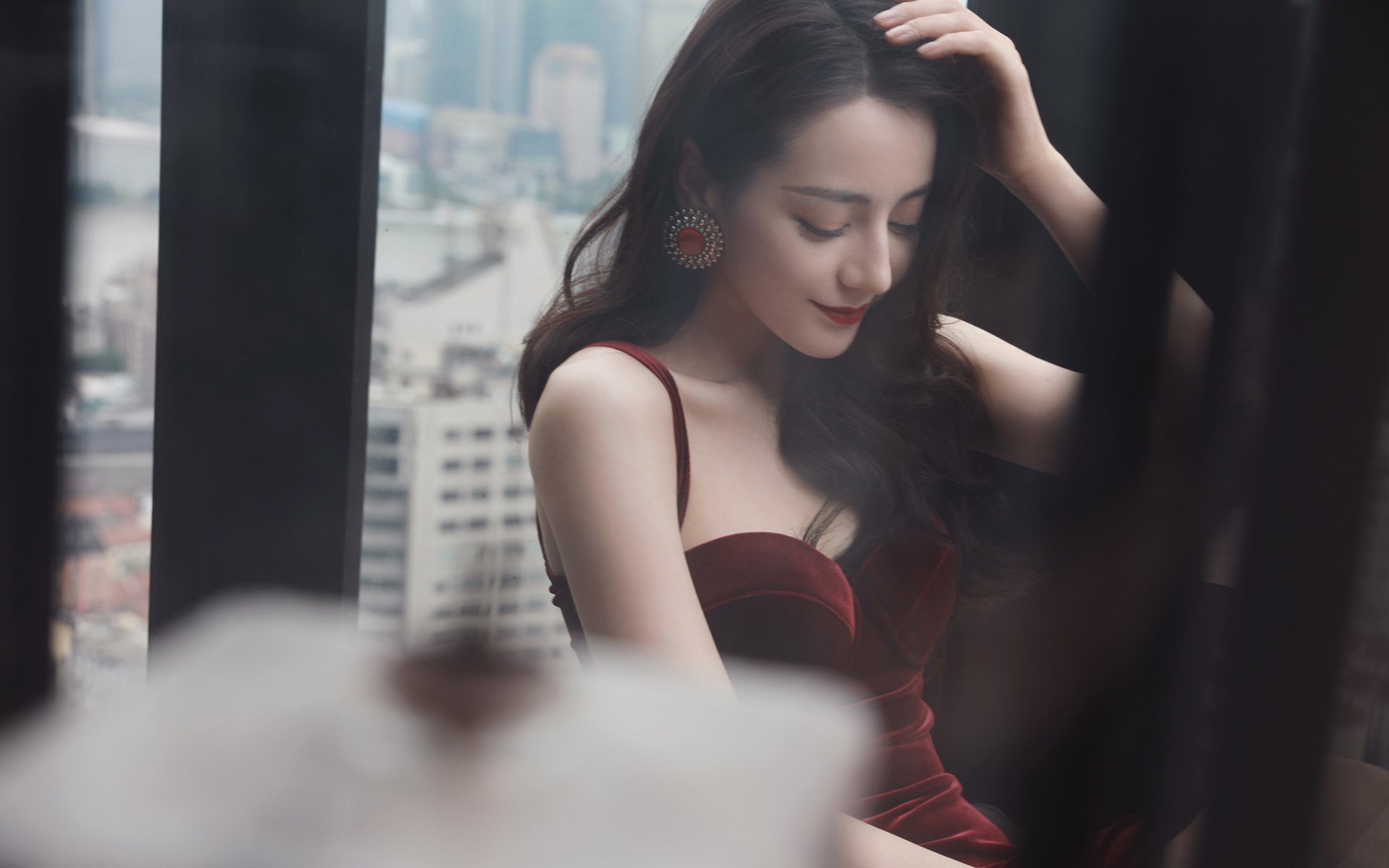 “高新体育中心：健力运动员挑战极限，举重赛事燃爆全场”