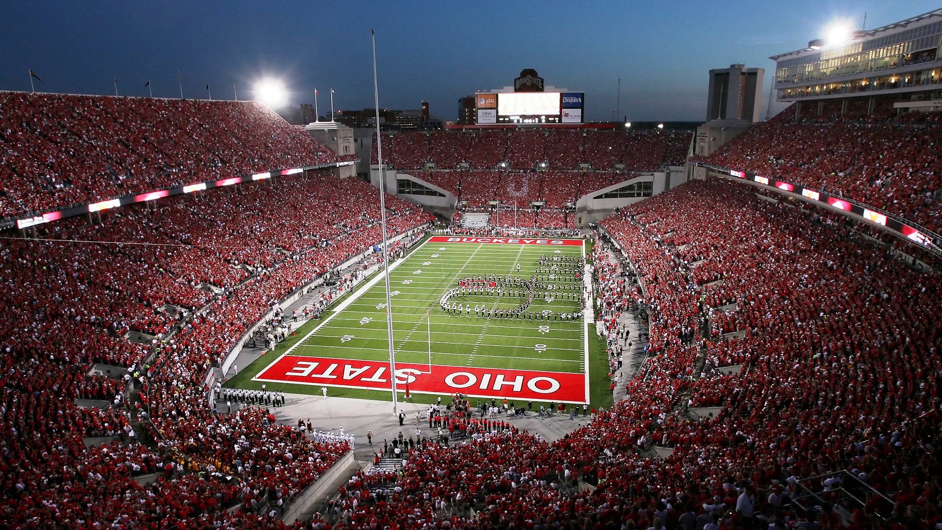 《电竞明星转型：从选手到解说再到教练的多路发展》，电竞名星